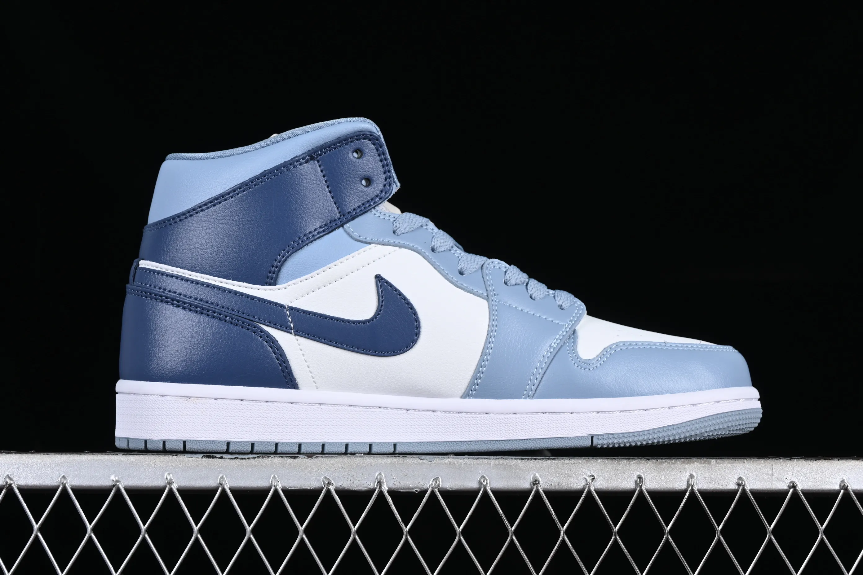 All categories Air Jordan Jordan series basketball shoes Air Jordan 1 Mid Air Jordan 1 Mid AJ1 Joe 1 white and blue Chinese culture and leisure sneakers BQ6472-140